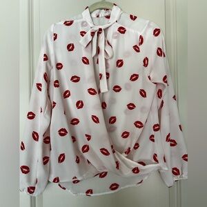 Love Tree Los Angeles Blouse. White with Red Lip Kisses.